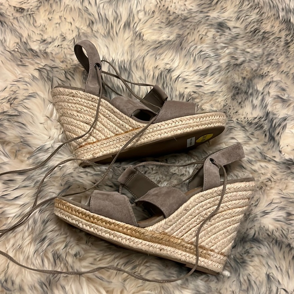 Steve Madden lace up tan wedges